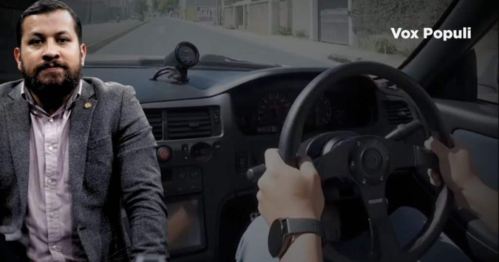 Diputado Luis Cáceres corre a alta velocidad y derrocha lujo