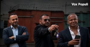 La red de roba propiedades que amenazó a periodistas